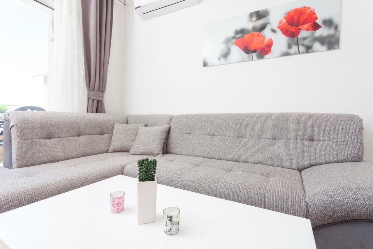 Apartments Dora Makarska Kültér fotó