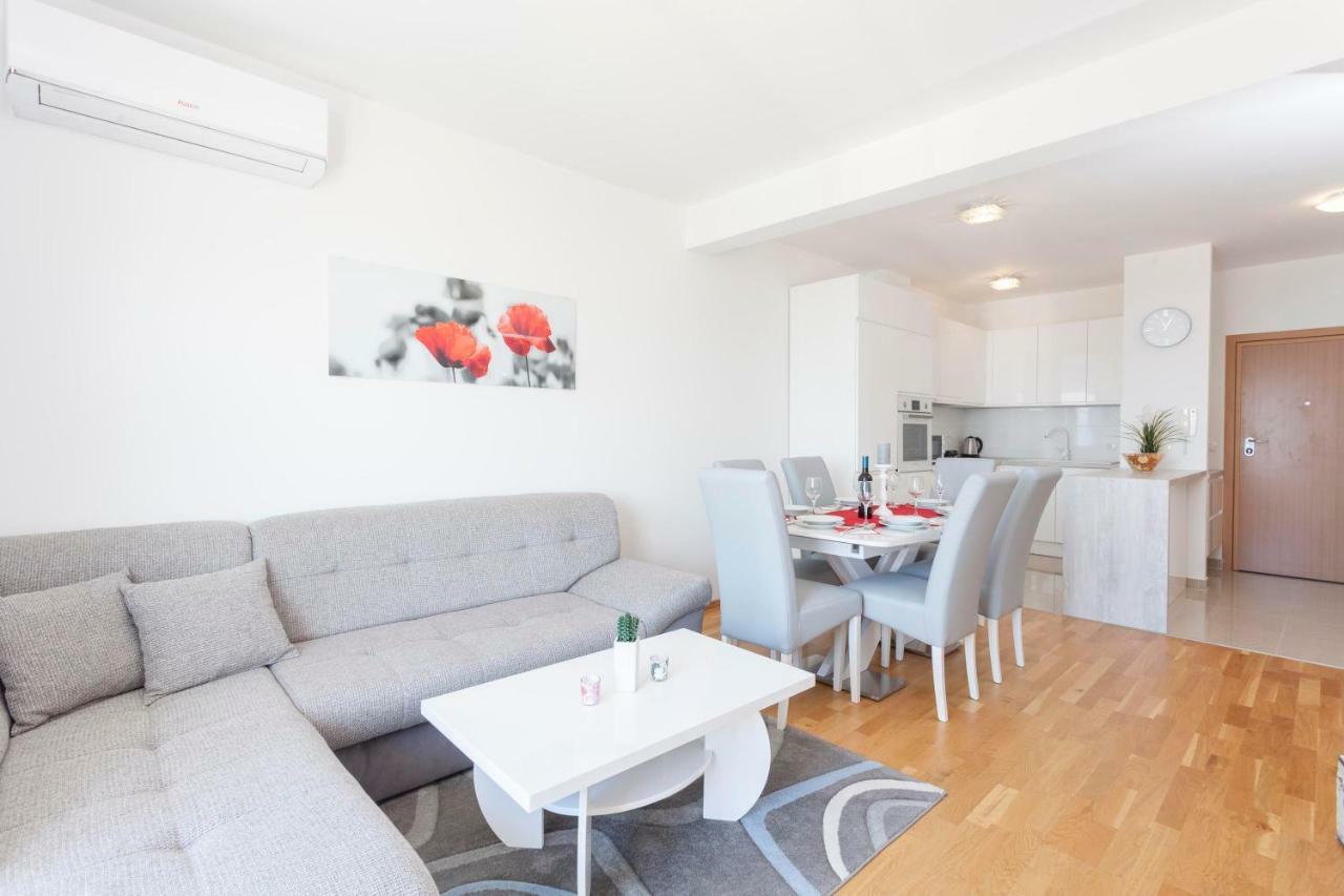 Apartments Dora Makarska Kültér fotó