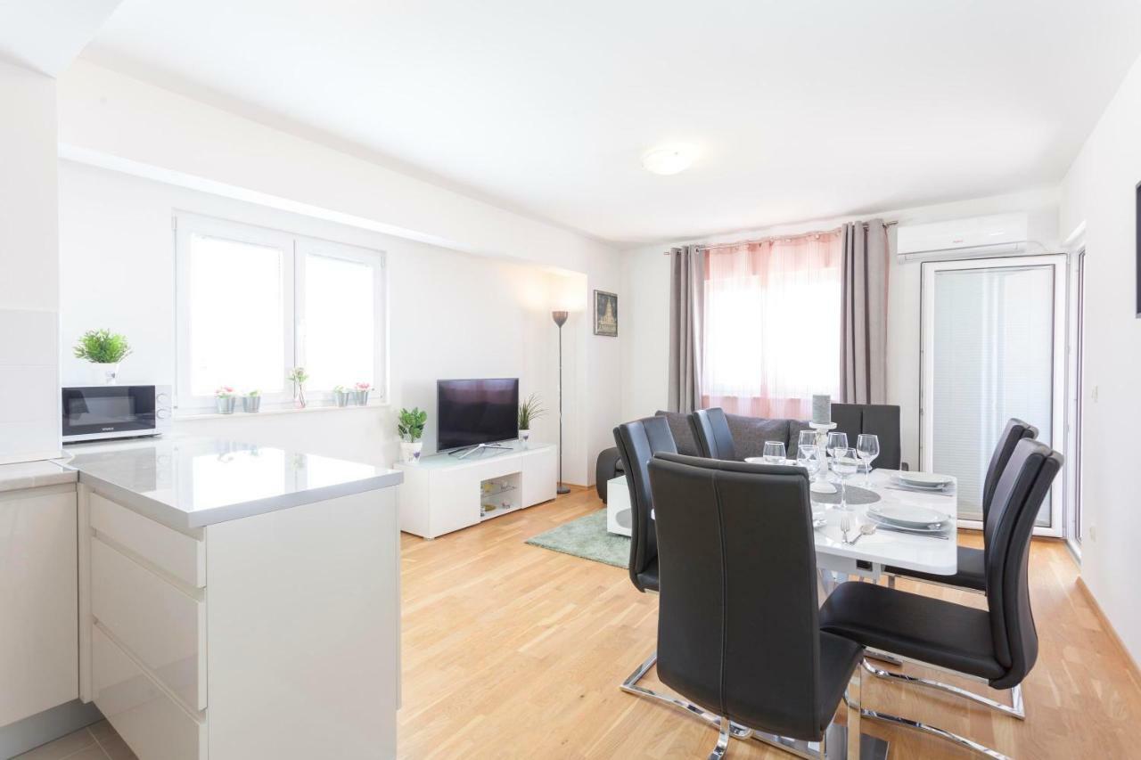 Apartments Dora Makarska Kültér fotó