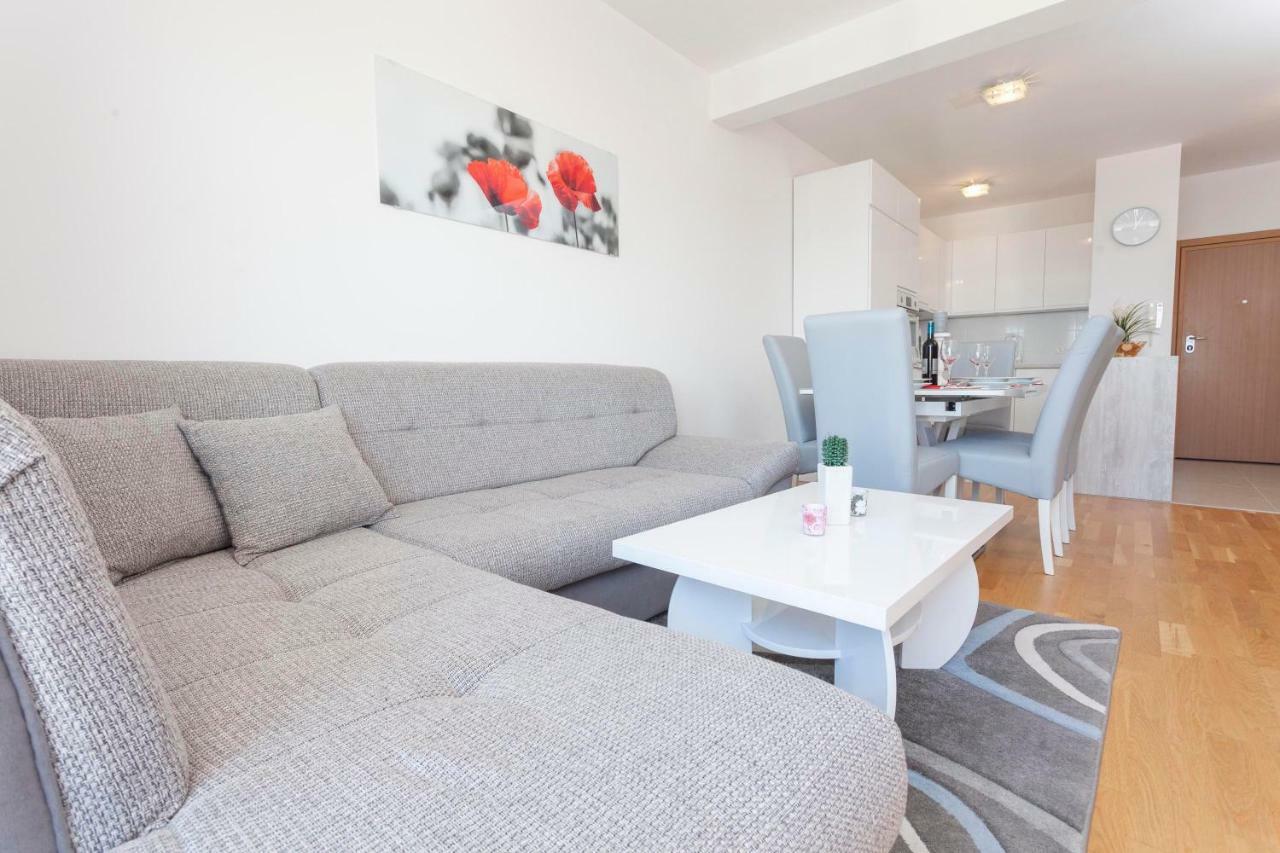 Apartments Dora Makarska Kültér fotó