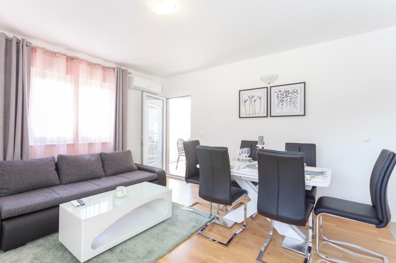 Apartments Dora Makarska Kültér fotó
