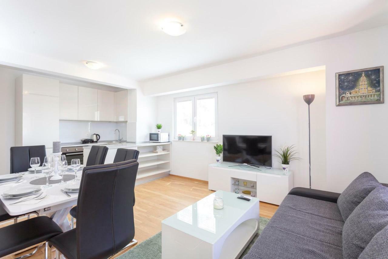 Apartments Dora Makarska Kültér fotó