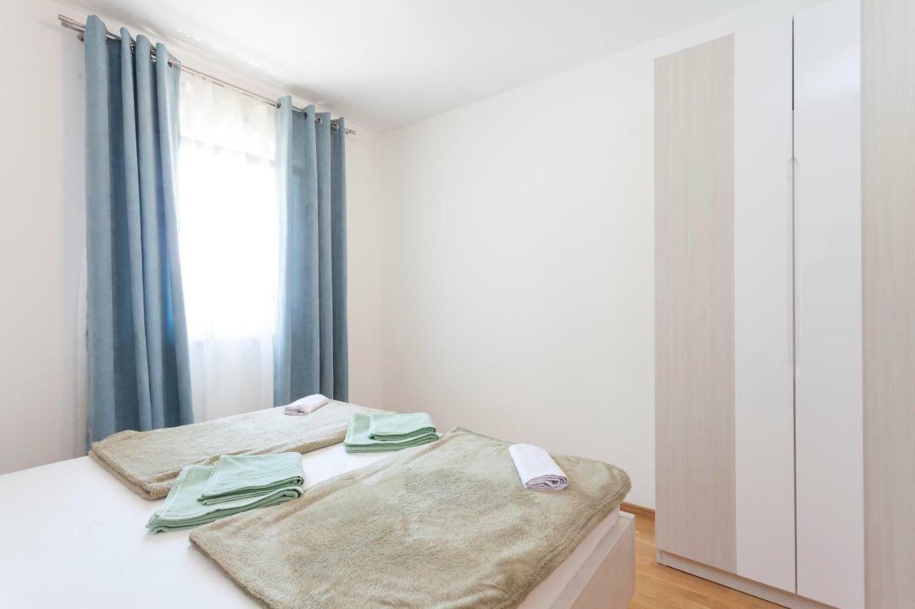 Apartments Dora Makarska Kültér fotó