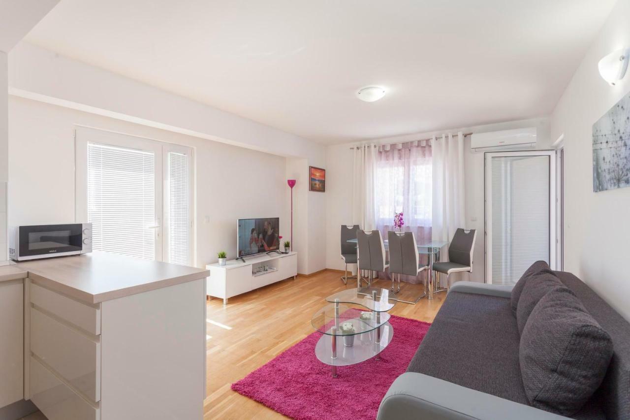 Apartments Dora Makarska Kültér fotó